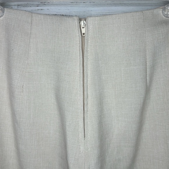 Elegant Beige Women's Pantsuit - Picture 4 of 8